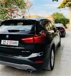 بی ئێم دەبڵیو X1